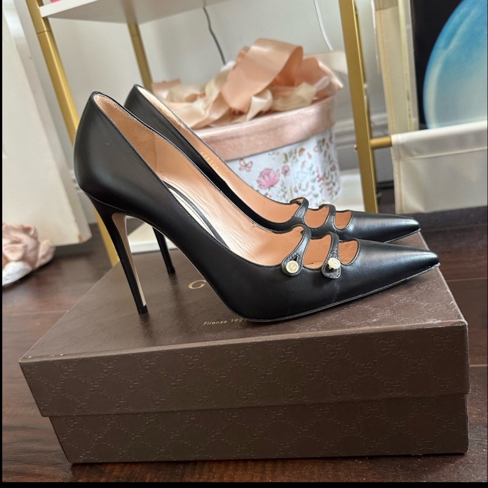 GUCCI Pumps | Malaga Kid Aneta Double Strap. In box, and branded bag